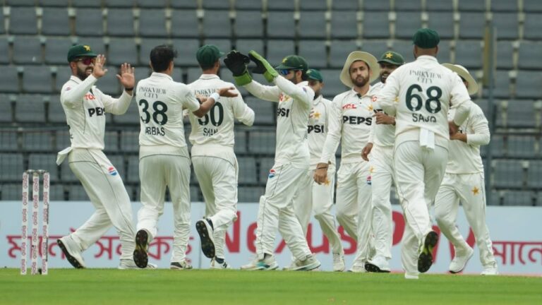 সিলেটে বাংলাদেশ বনাম পাকিস্তান: প্রথম সেশনের লড়াইয়ে সমানে সমান