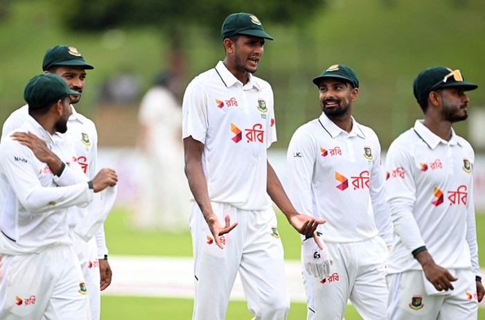 সিলেট টেস্ট: ৪৩৭ রানের পাহাড়সম লক্ষ্য দিল বাংলাদেশ, মুশফিকের রেকর্ড গড়া সেঞ্চুরি