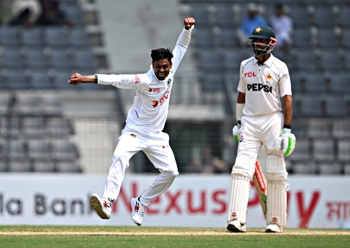 সিলেট টেস্ট: পাকিস্তানের জয়ের জন্য ১২১ রান, বাংলাদেশের চাই ৩ উইকেট