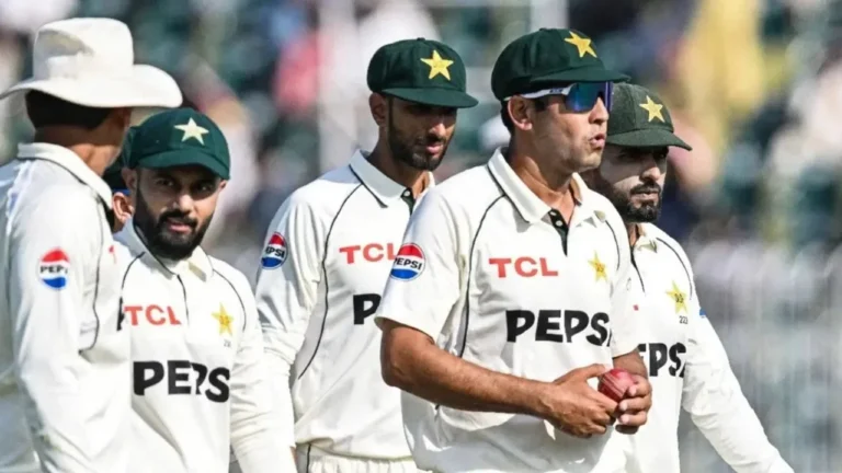 বাংলাদেশের কাছে হোয়াইটওয়াশ হওয়ার পর পাকিস্তান দলকে ধুয়ে দিলেন কামরান আকমল